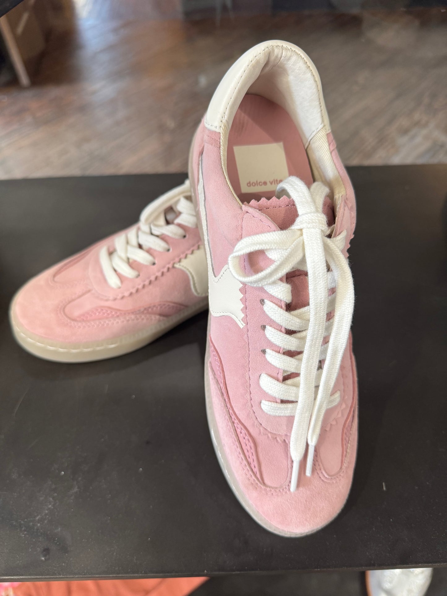 Notice Sneaker