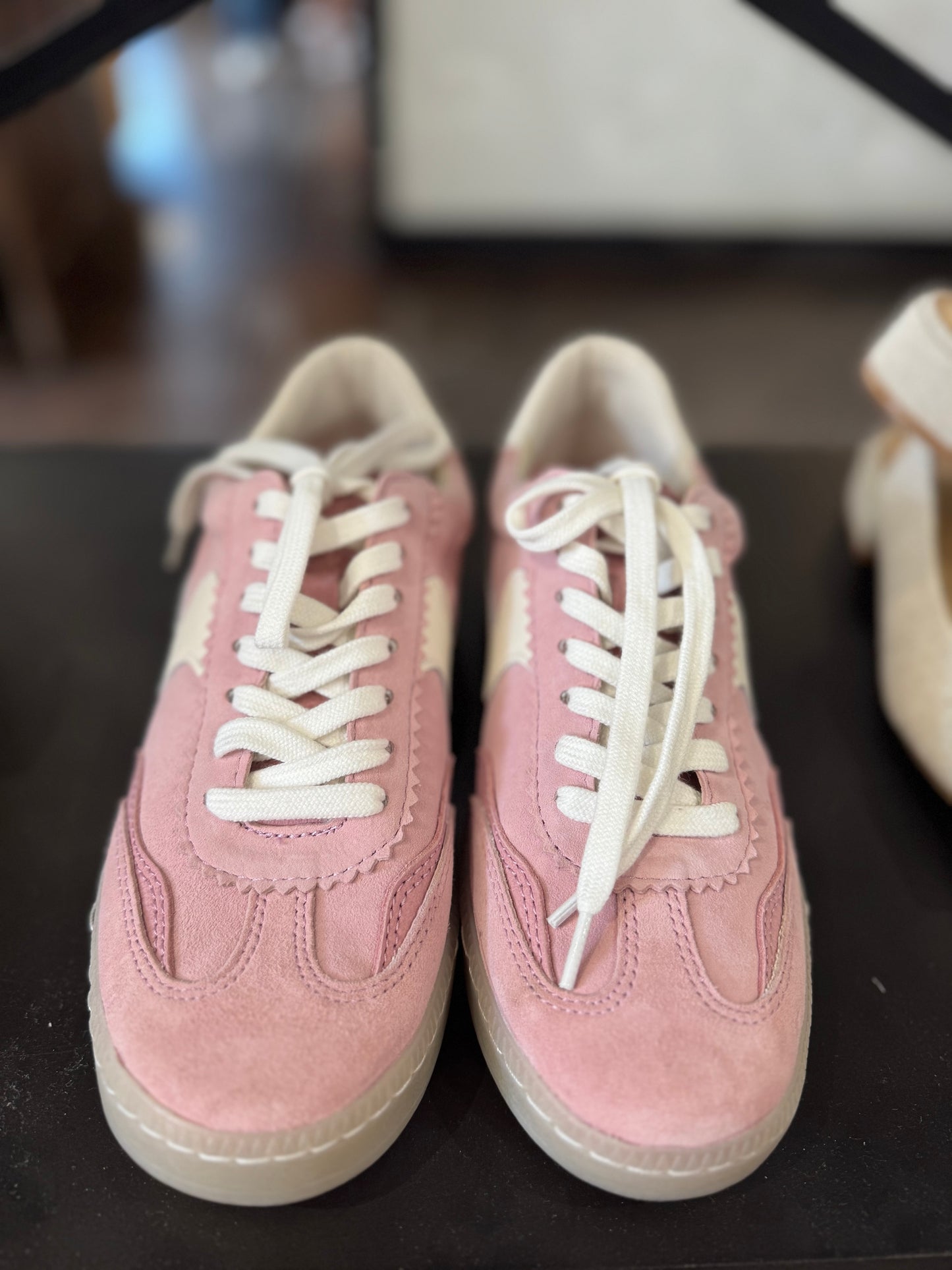 Notice Sneaker