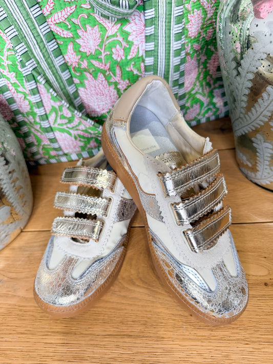 Notice Velcro Sneaker