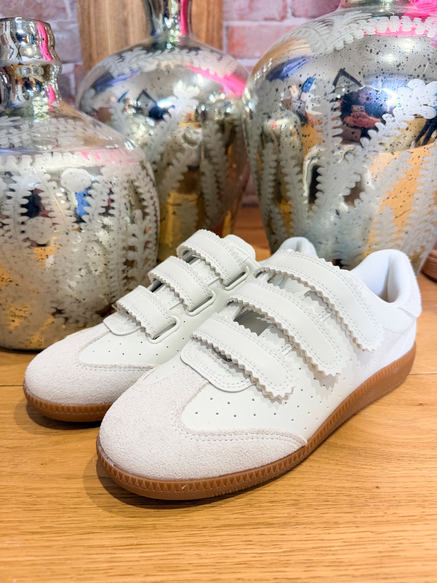 Momentum Sneaker