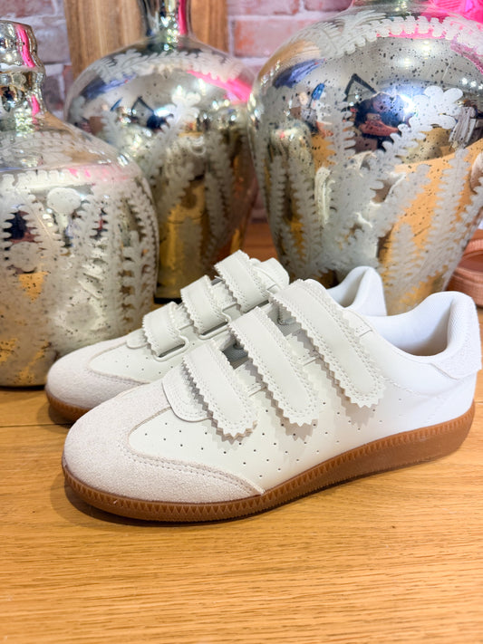 Momentum Sneaker